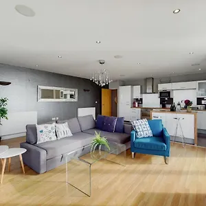 Deluxe Three Bedroom By Excel , London United Kingdom