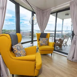 Apartment Stunning Views And Side-belfast City-2 Bedroom-5 Guests-wifi & Parking, Belfast