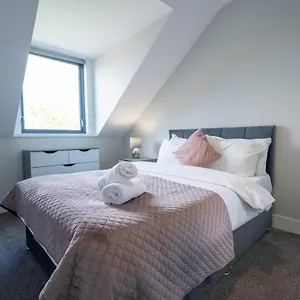 Apartment Three Bed Sleeps 5 In Botanic, Belfast