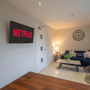 Apartment Family Sleeps 6 In Botanic Queens Area, Belfast