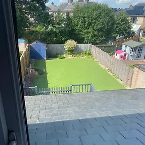 2 Bedroom House , Huddersfield United Kingdom