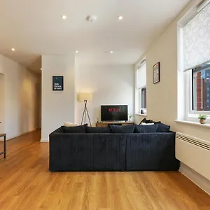 Modern 2-bed Apartment, Free Parking, Centre, Netflix & Pet Friendly - Hosted By Host Save , Sheffield United Kingdom