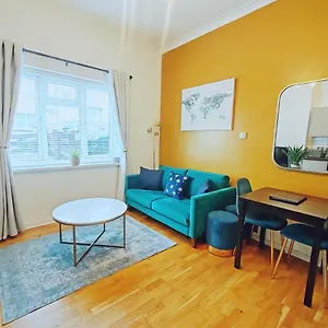 Bright And Stylish 2 Bedroom Town Centre Sleeps 5 Free Parking , Bournemouth United Kingdom